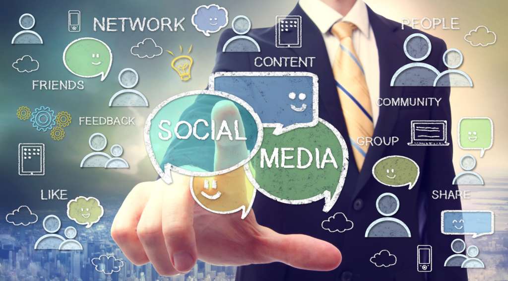 Businessman with social media concepts social media campagnes